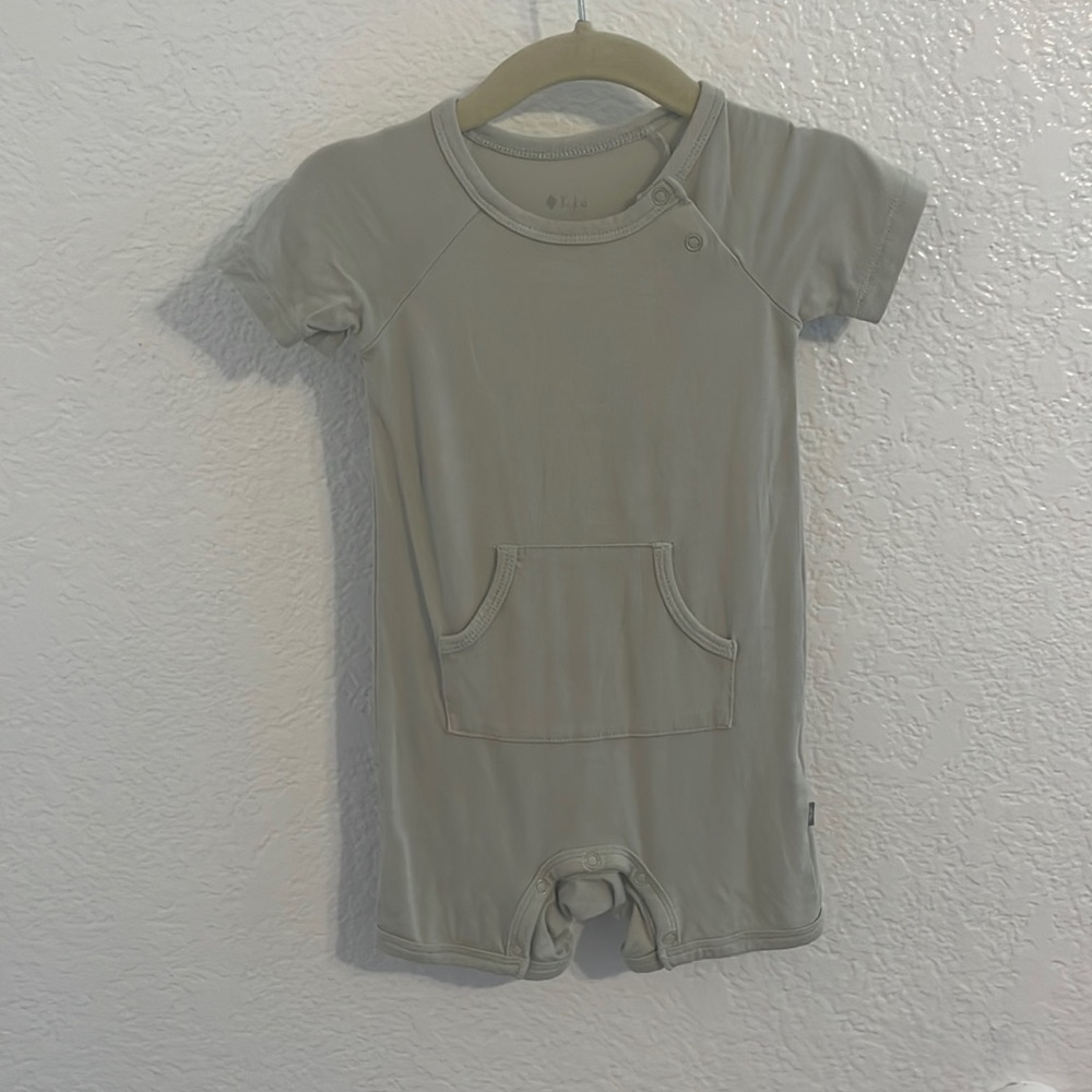 Kyte Baby Short Sleeve Snap Romper 12-18 months in Aloe
